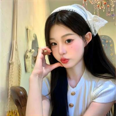 圆月映花都